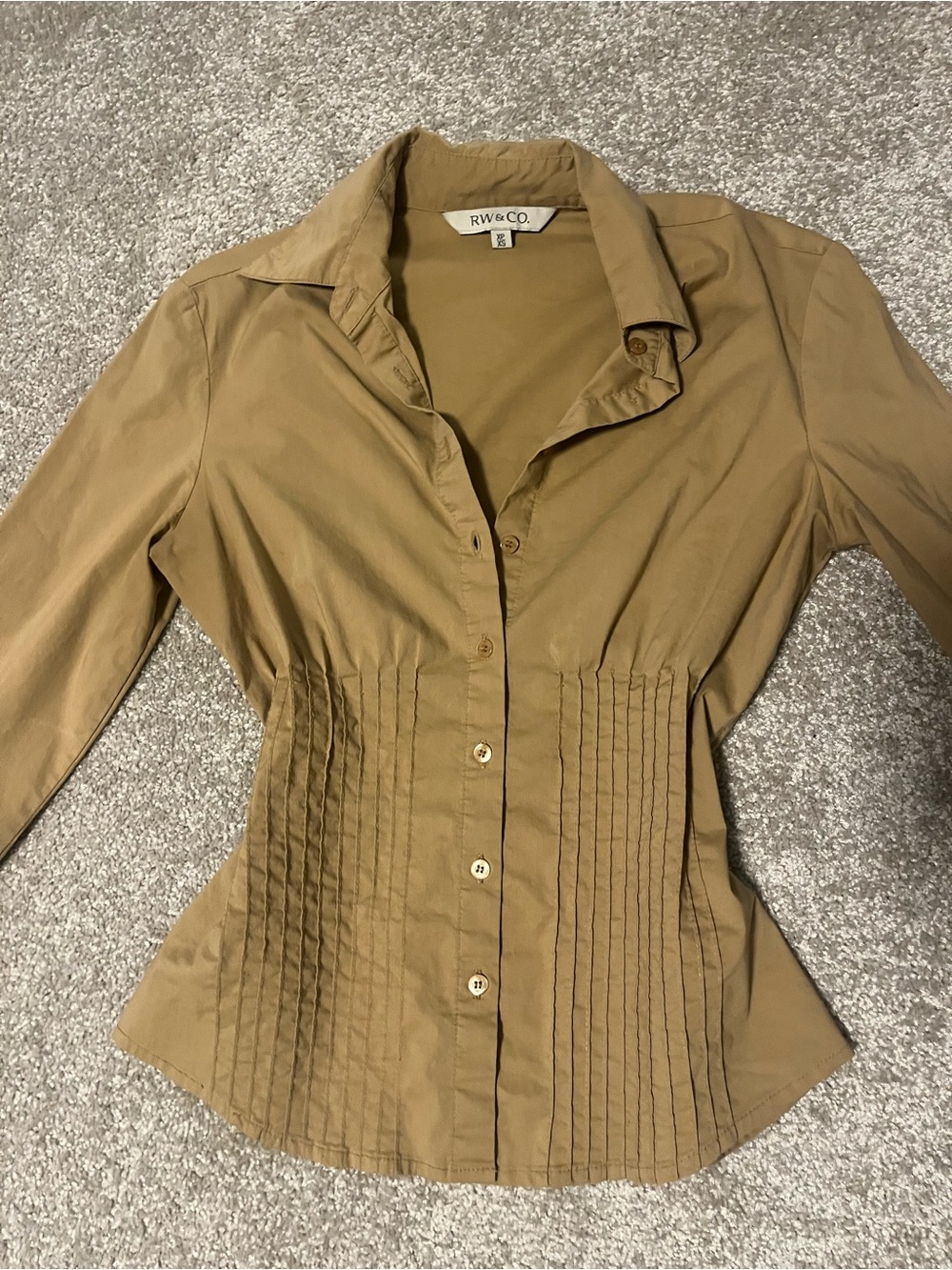 RW&CO. Women's Pintuck Button-Down Shirt in Tan